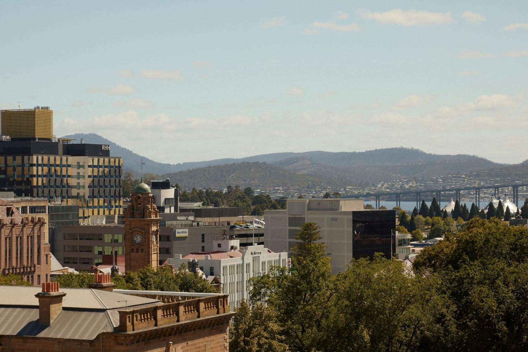 The Tasman, A Luxury Collection Hotel, Hobart Exterior foto View of Hobart from the north