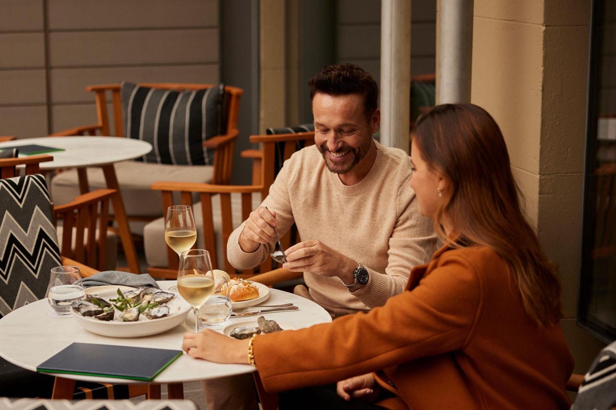 The Tasman, A Luxury Collection Hotel, Hobart Exterior foto A couple dining at the restaurant